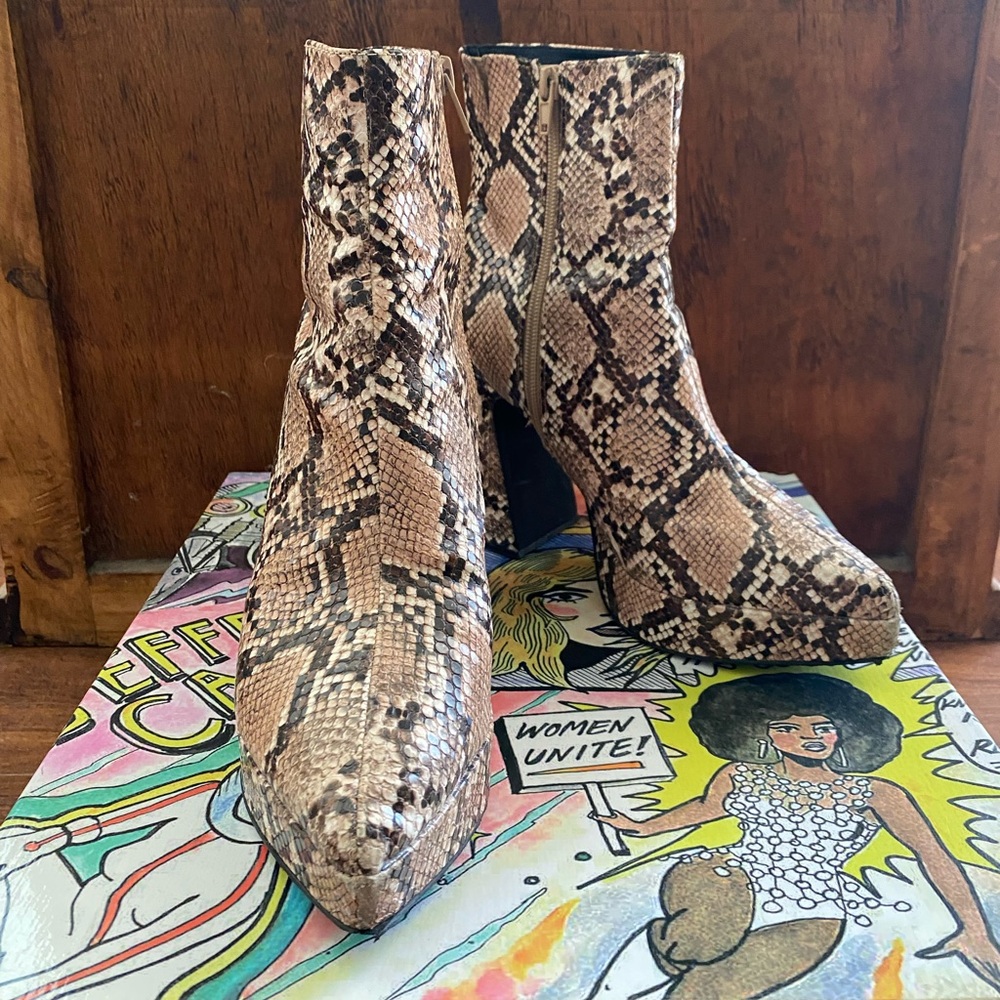 Jeffrey Campbell Dormant 70’s snakeskin platform ankle boots